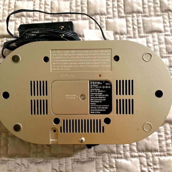 iHOME Docking Station 🎼🎹 - Picture 3 of 3